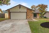 902 Warrington Dr - Photo 2