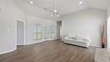 703 Lazy Bluff Ln - Photo 4