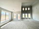 623 Breeze Hollow Ln - Photo 4