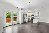 301 Stassney Ln - Photo 17