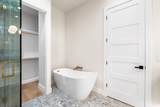 1910 Crooked Ln - Photo 17