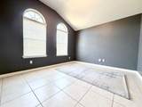 1005 Sundrops St - Photo 4