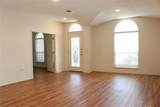 1811 Pflugerville Pkwy - Photo 3