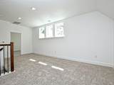 402 Zennia St - Photo 14