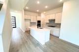 1044 Stonehill Dr - Photo 3