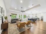 1238 Sleepy Hollow Ln - Photo 4