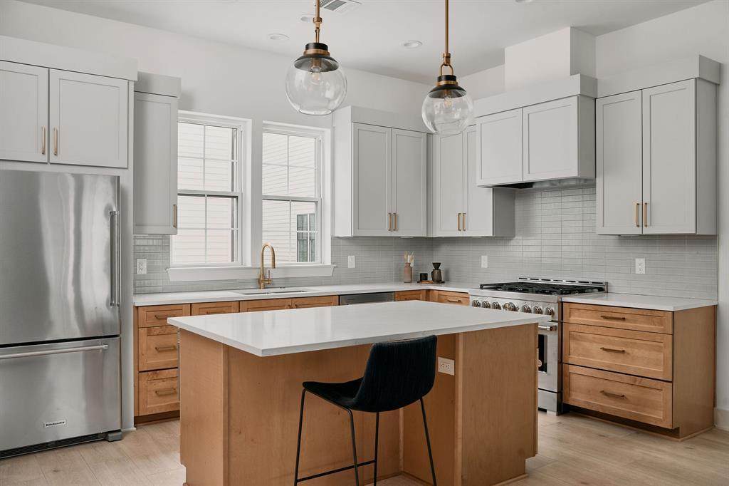 2209 Woodland Ave - Photo 1