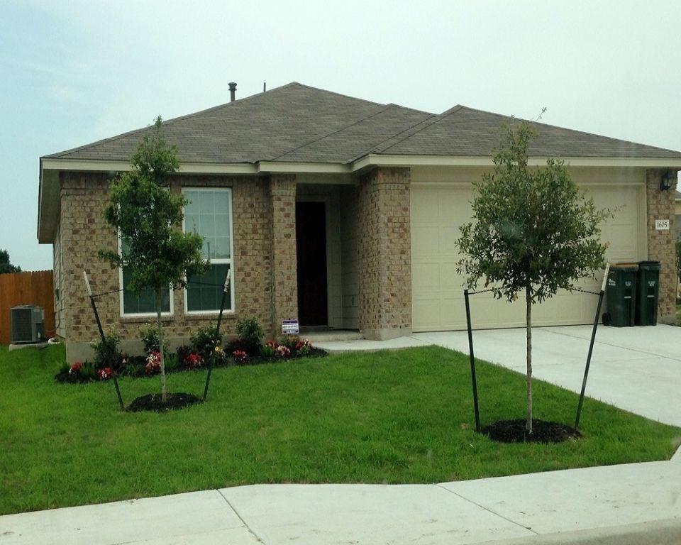 1605 Ascot St - Photo 1