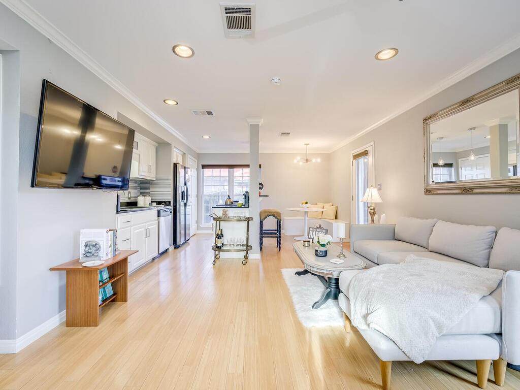 900 Lamar Blvd - Photo 1