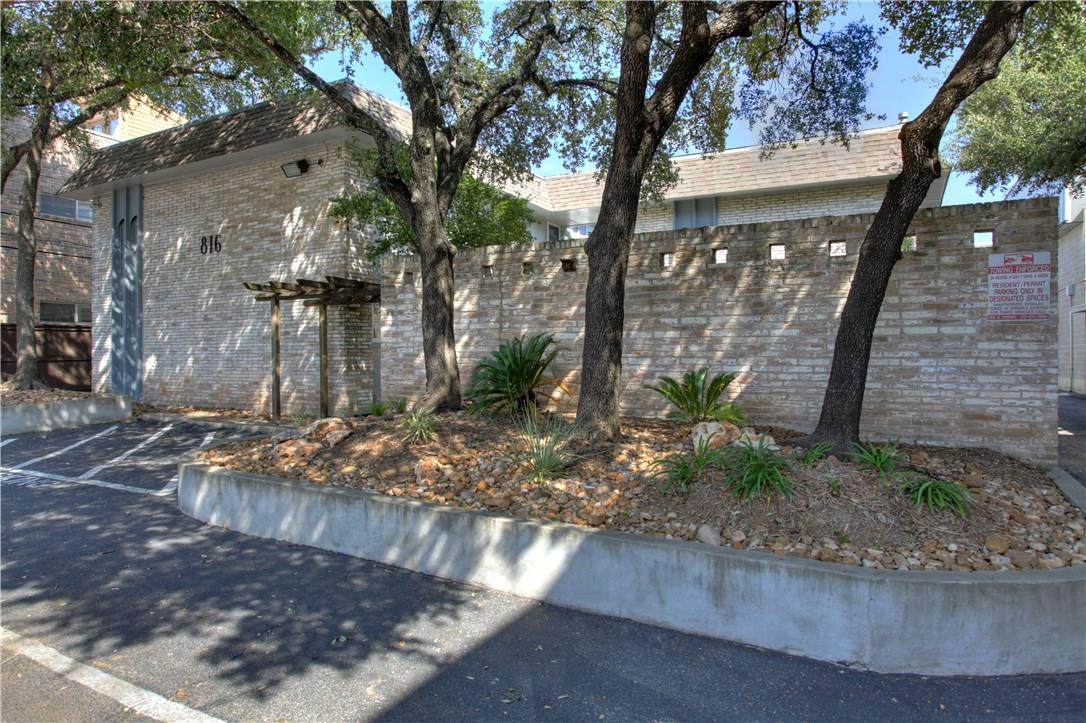 816 North Loop Blvd - Photo 1