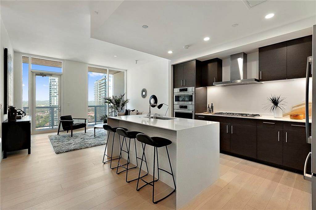 301 West Ave - Photo 1