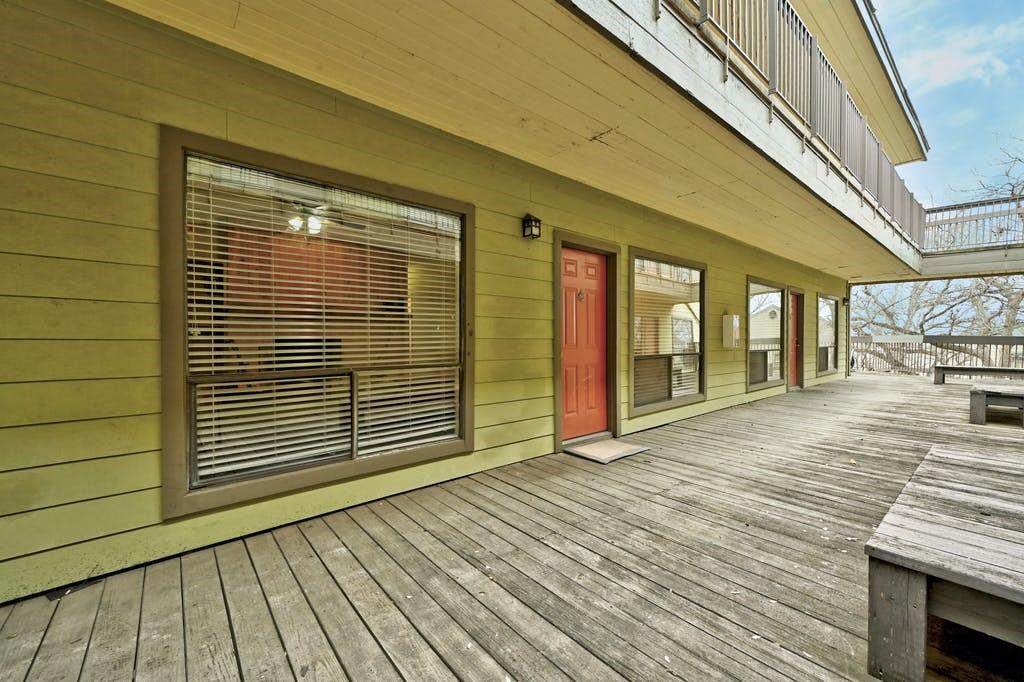 908 Poplar St - Photo 1
