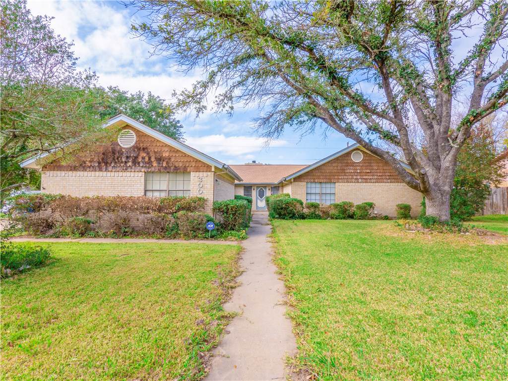 300 Mcclendon Dr - Photo 1