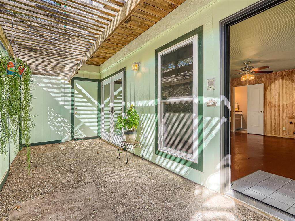 6718 Silvermine Dr - Photo 1