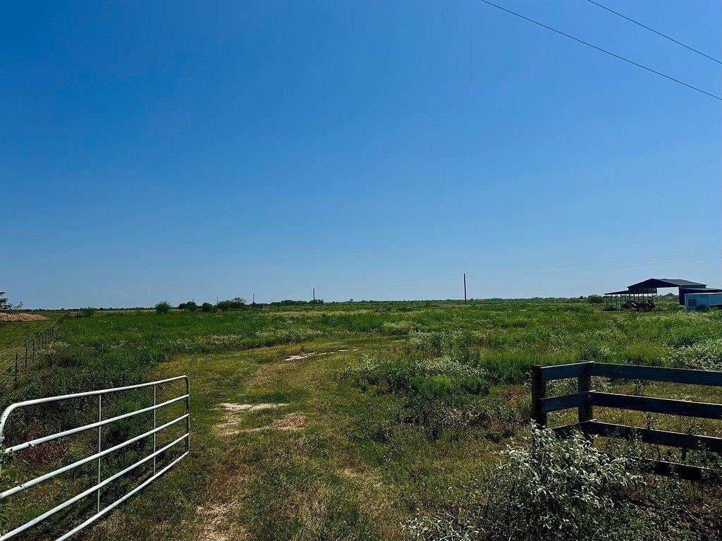 1993 Fm 2761 - Photo 1