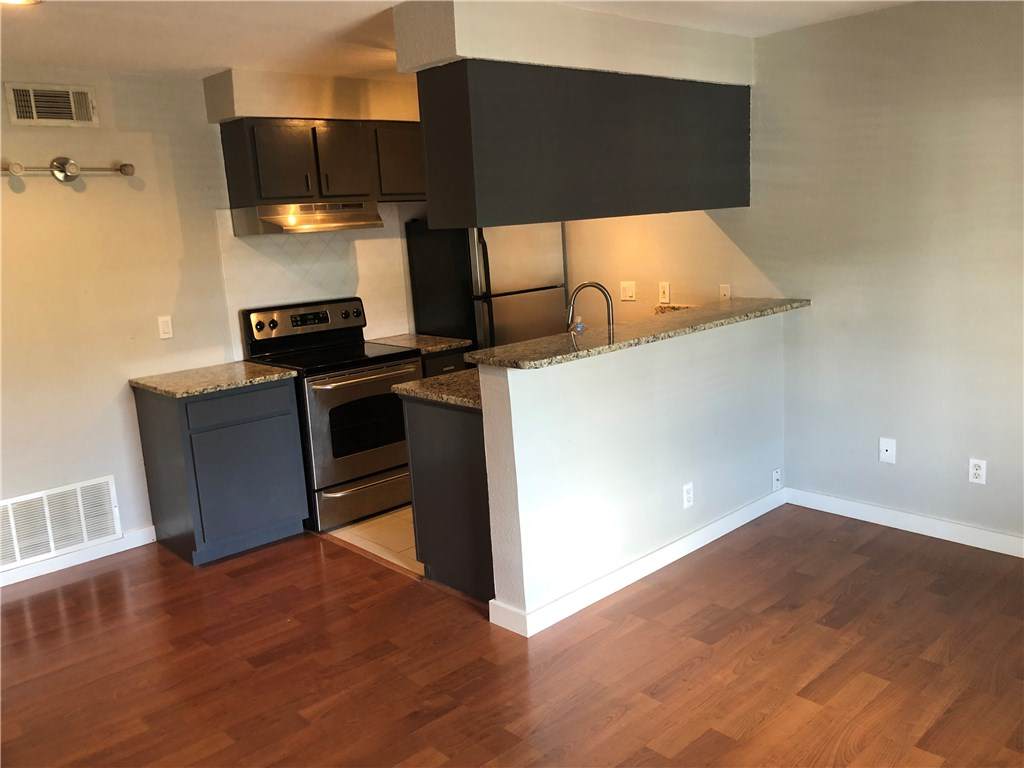 2302 East Side Dr - Photo 1