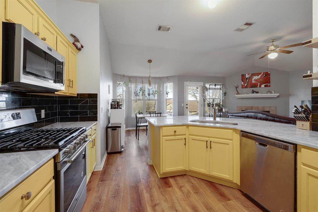 303 Estate Dr - Photo 1
