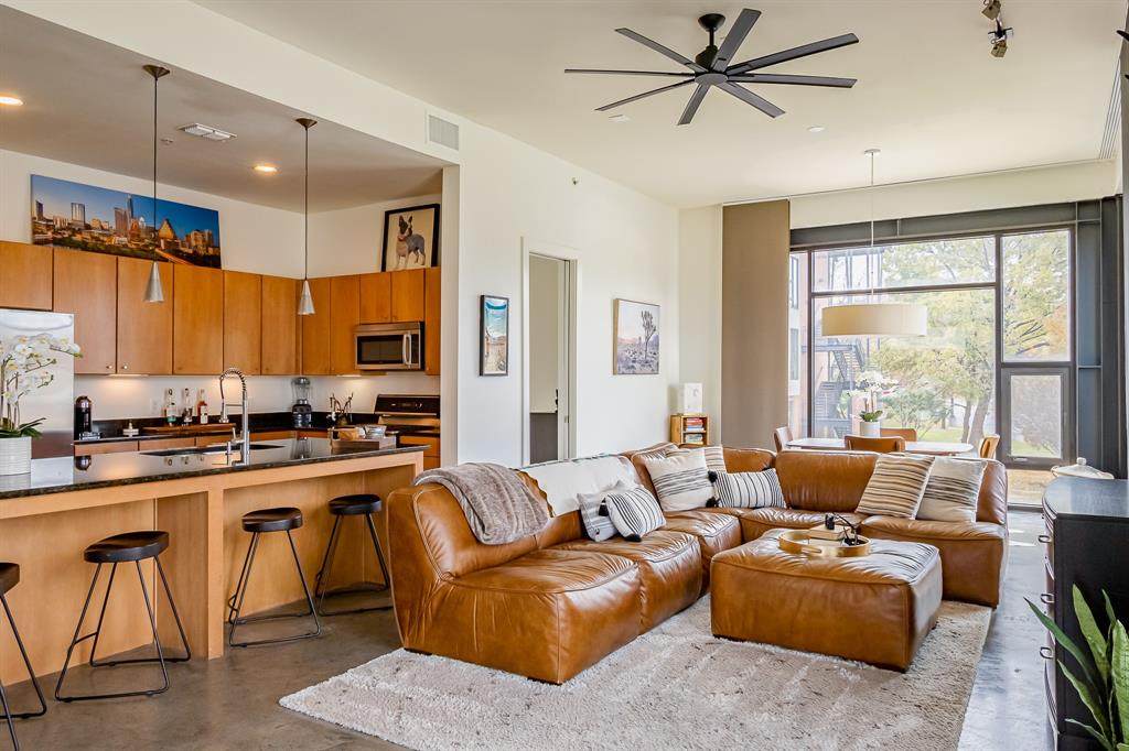 2525 Lamar Blvd - Photo 1