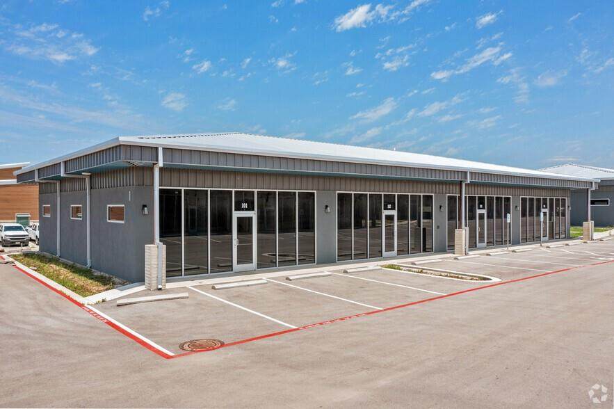706 Leander Dr - Photo 1