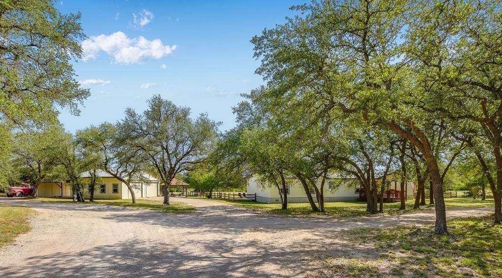 901 Oaks Rd - Photo 1
