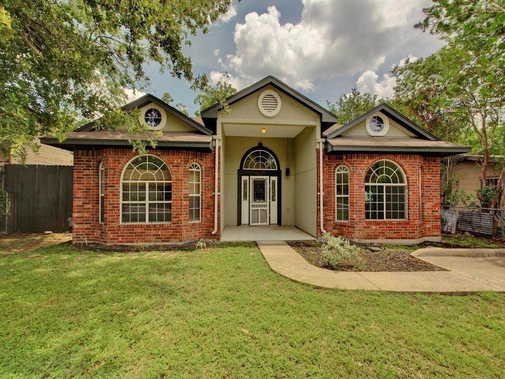 4501 Leslie Ave - Photo 1