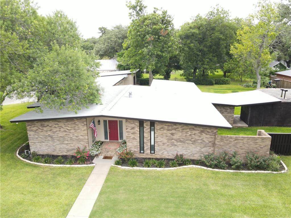 1019 Avenue E - Photo 1
