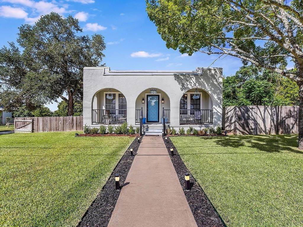 845 Jackson St - Photo 1