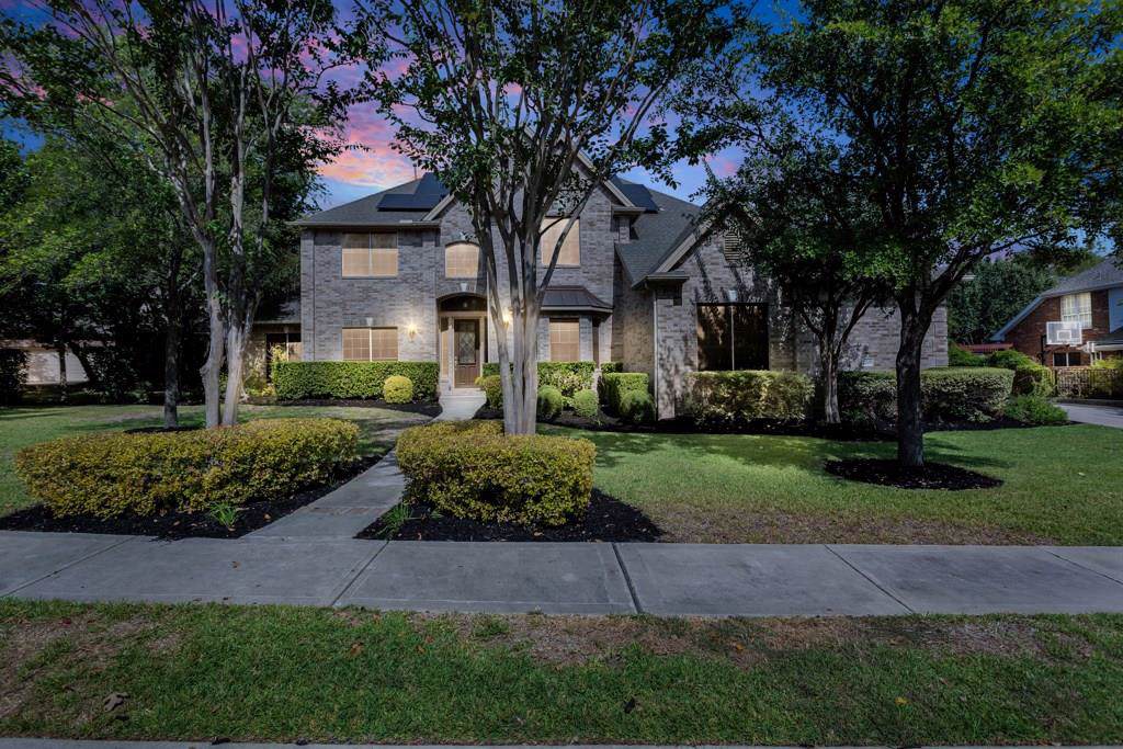 2205 Hamlet Cir - Photo 1