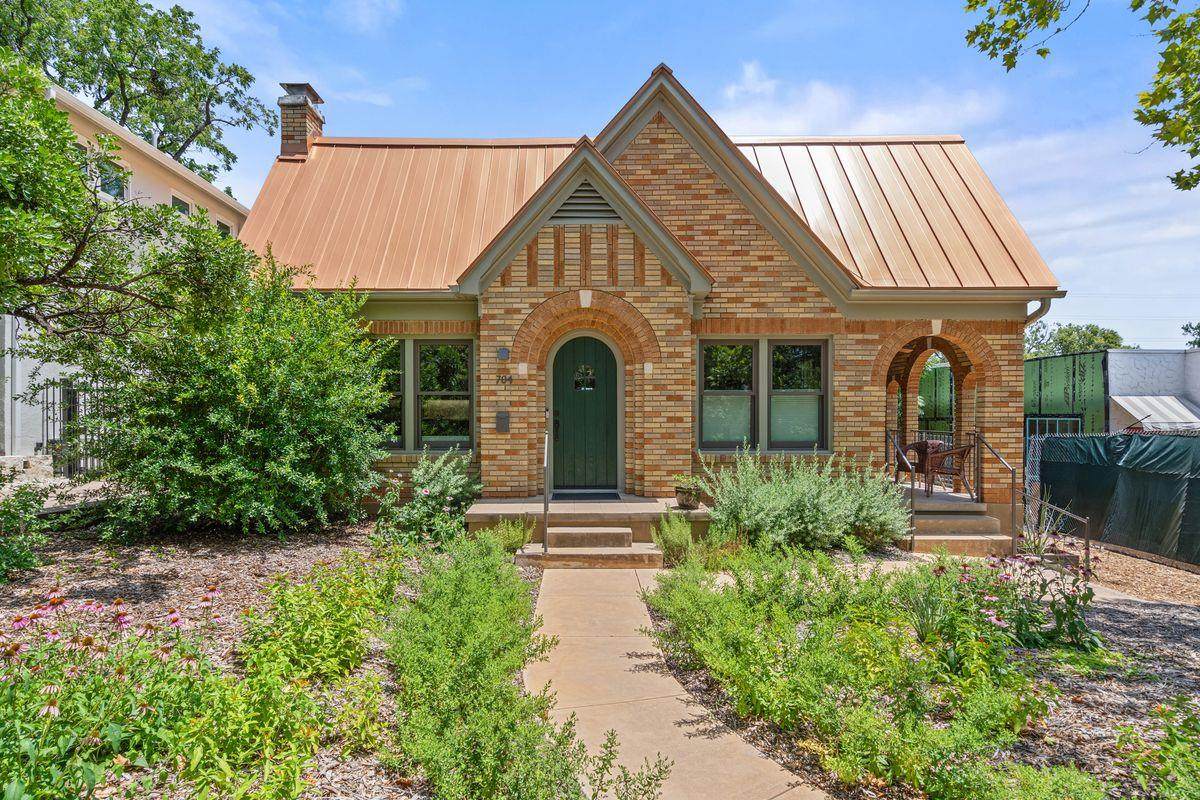 704 Texas Ave - Photo 1
