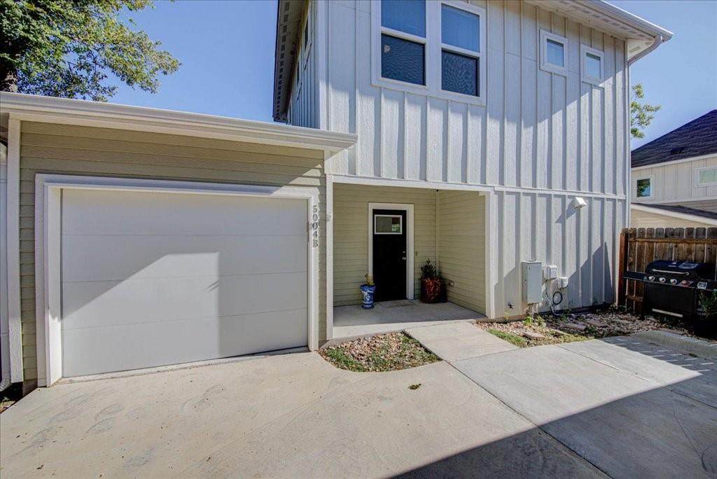 5004 Baker St - Photo 1