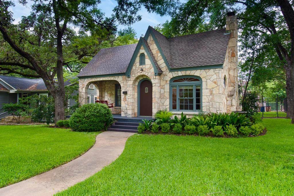 2108 Robinhood Trl - Photo 1