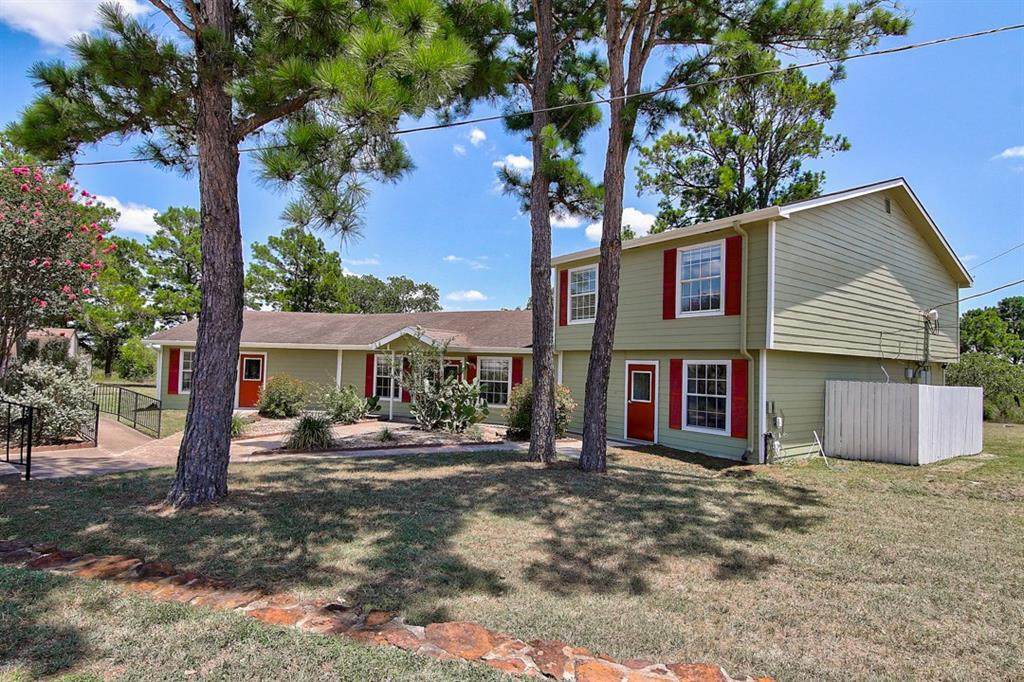 106 Conference Dr - Photo 1