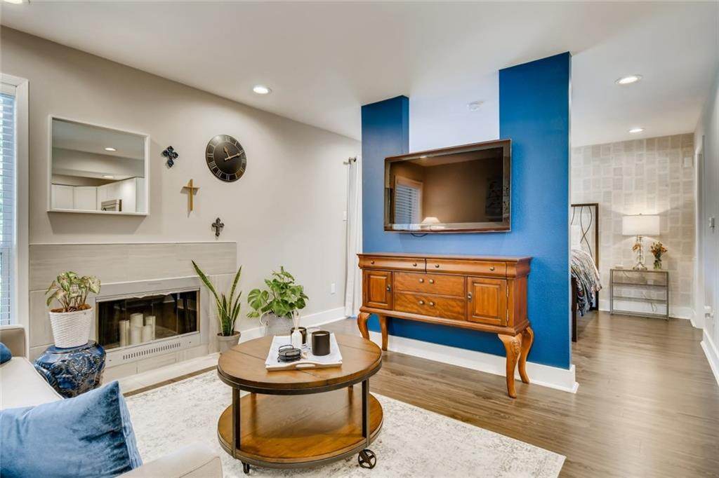 935 La Posada Dr - Photo 1