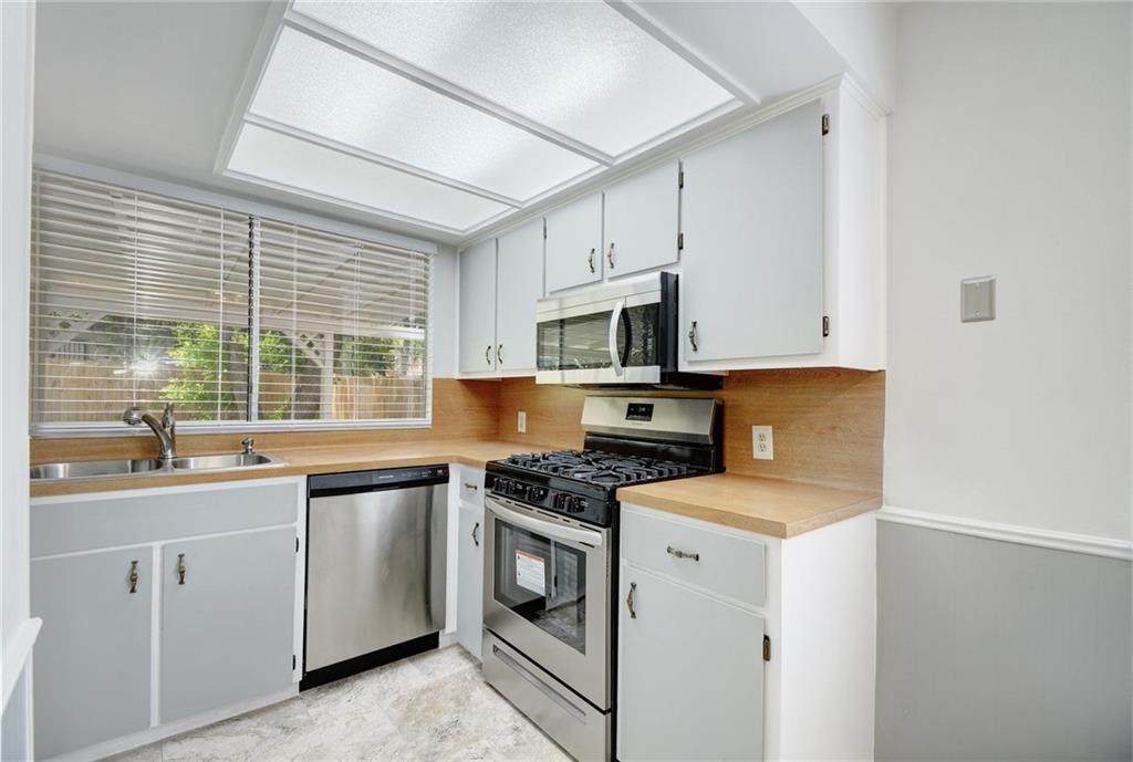 1109 Speer Ln - Photo 1
