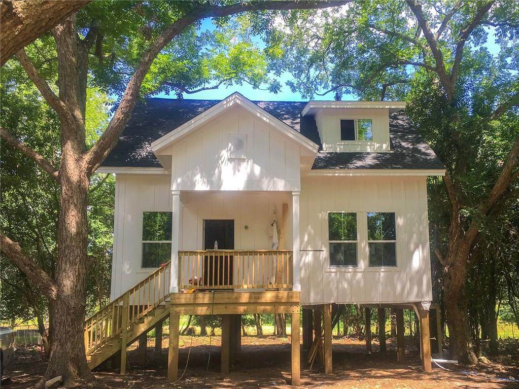 738 Gravel St - Photo 1
