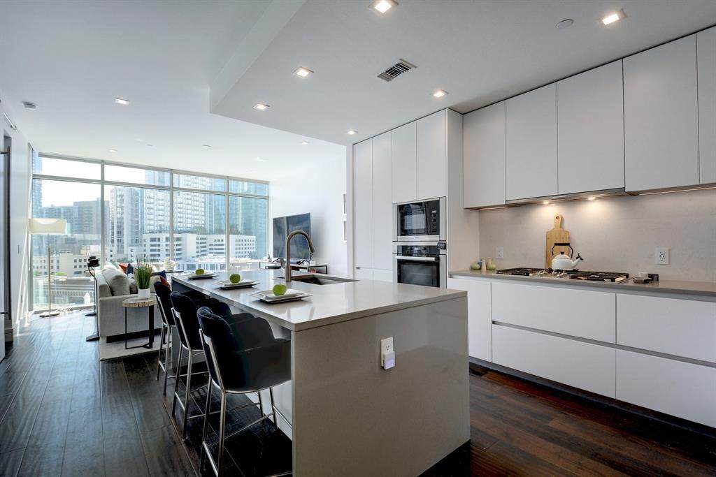 501 West Ave - Photo 1