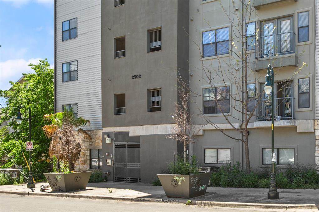 2502 Leon St - Photo 1