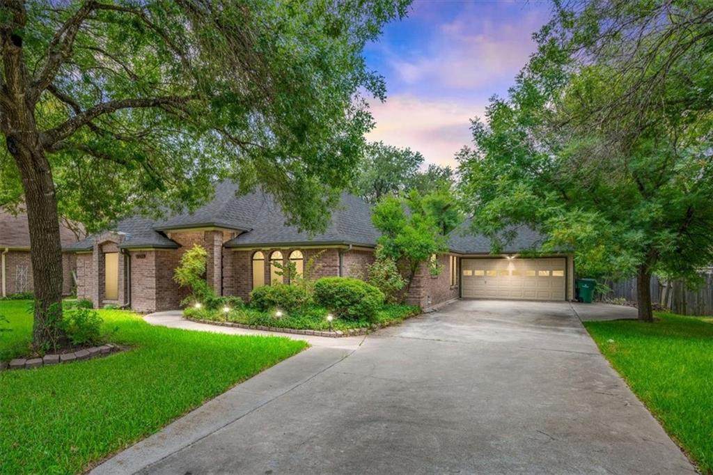 407 Applewood Dr - Photo 1