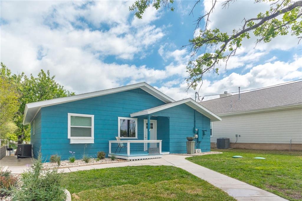 609 Cove Cir - Photo 1