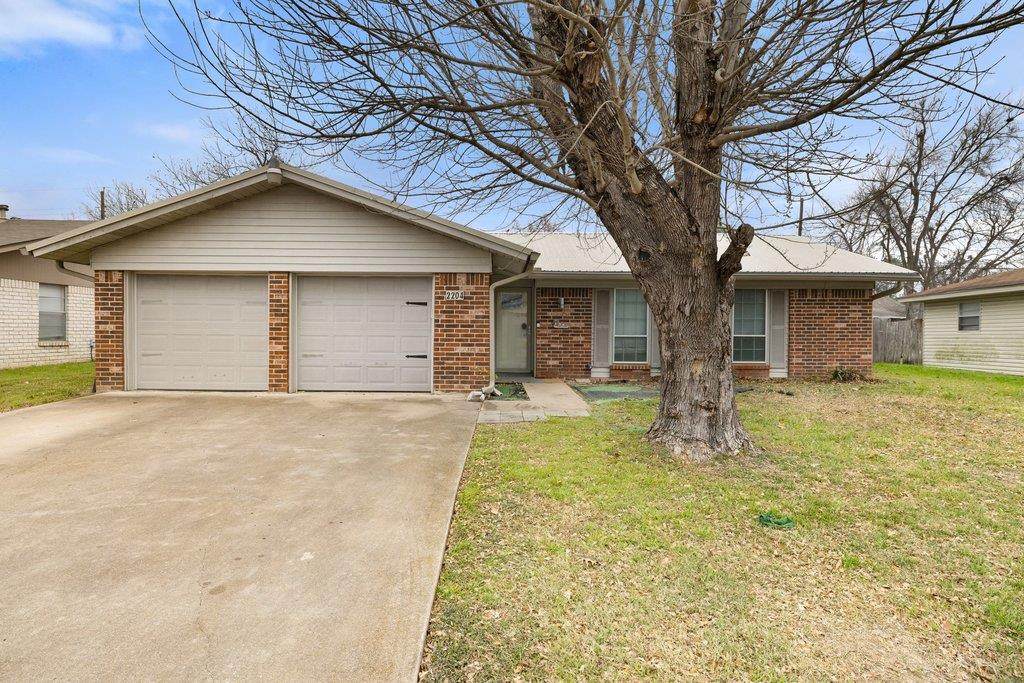 2204 Smith Ave - Photo 1