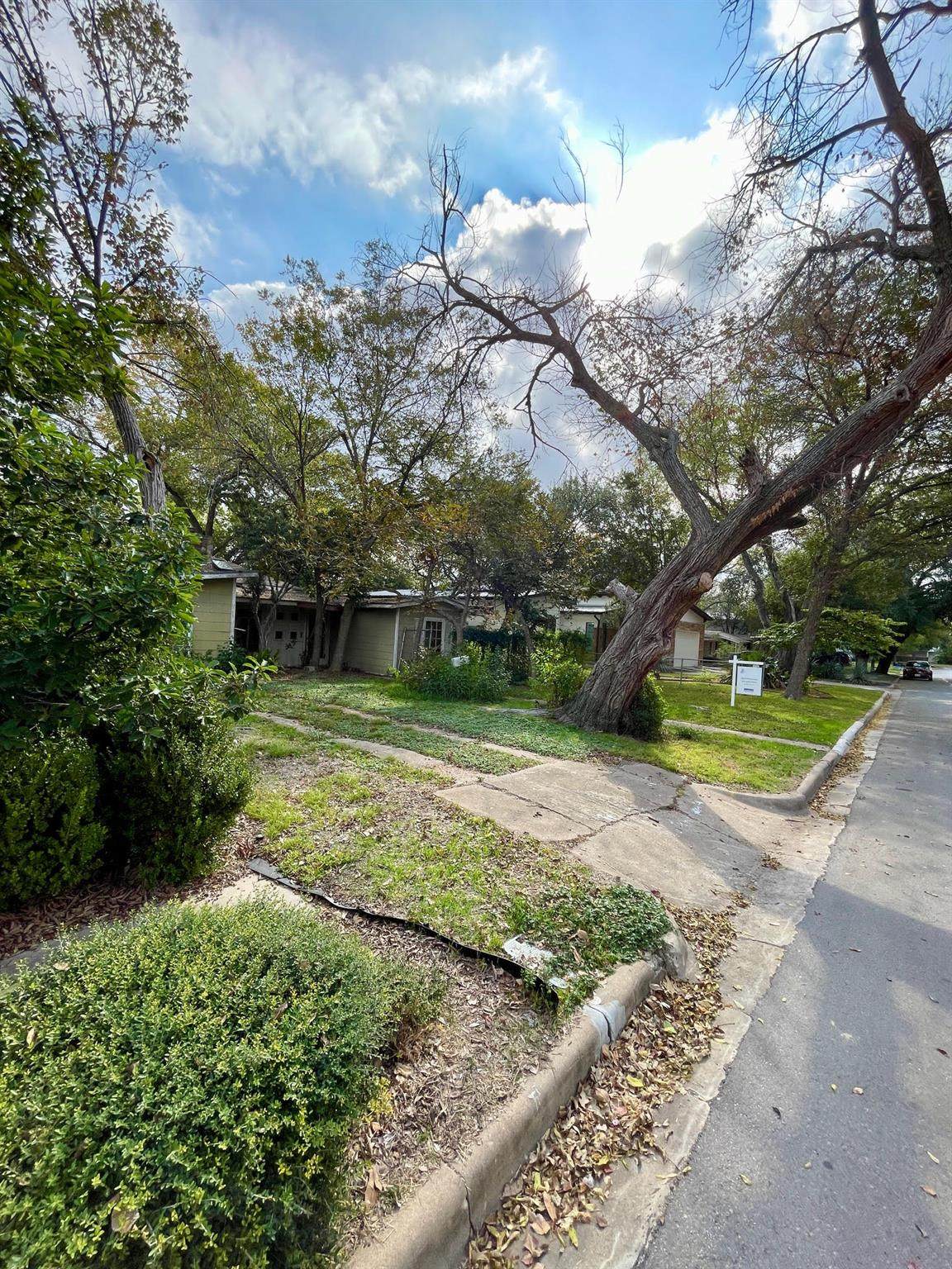 4901 Park Dr - Photo 1