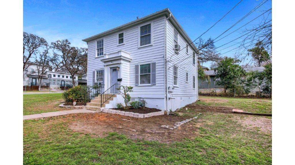 3211 Tom Green St - Photo 1