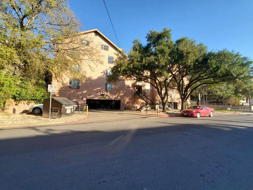 2401 Leon St - Photo 1