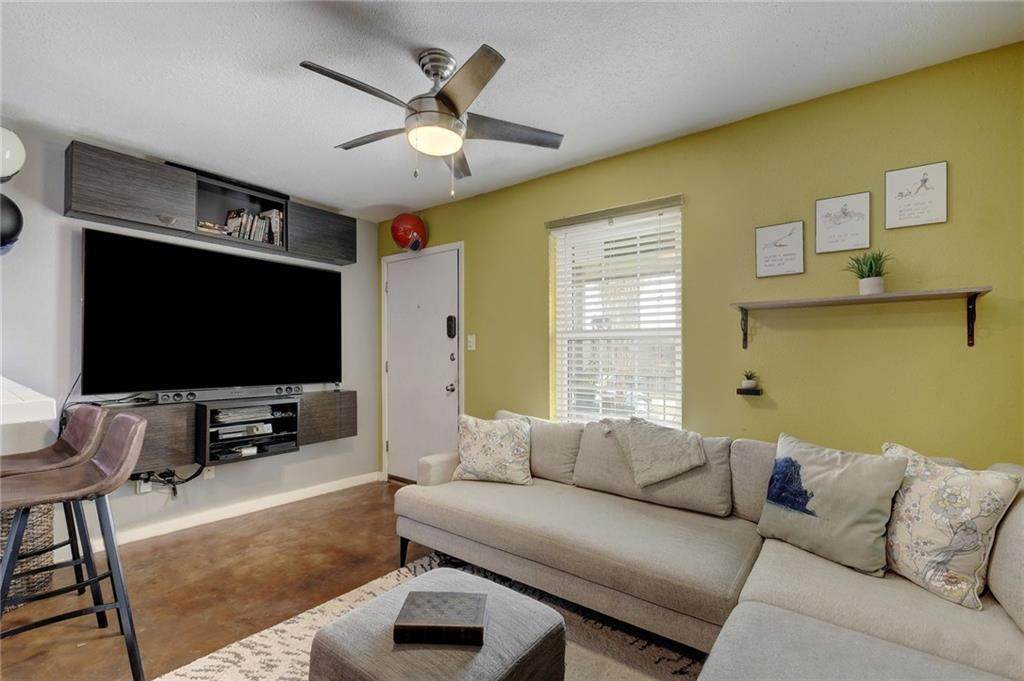2302 East Side Dr - Photo 1