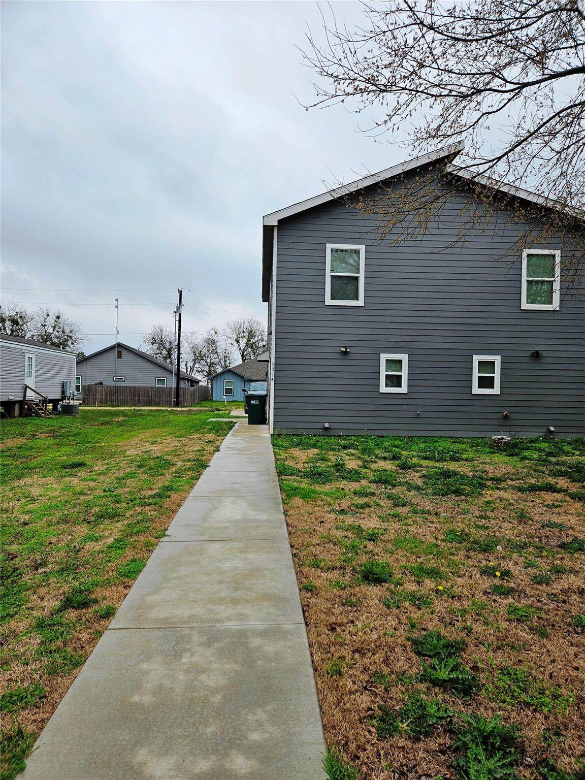 305 Anderson St - Photo 1