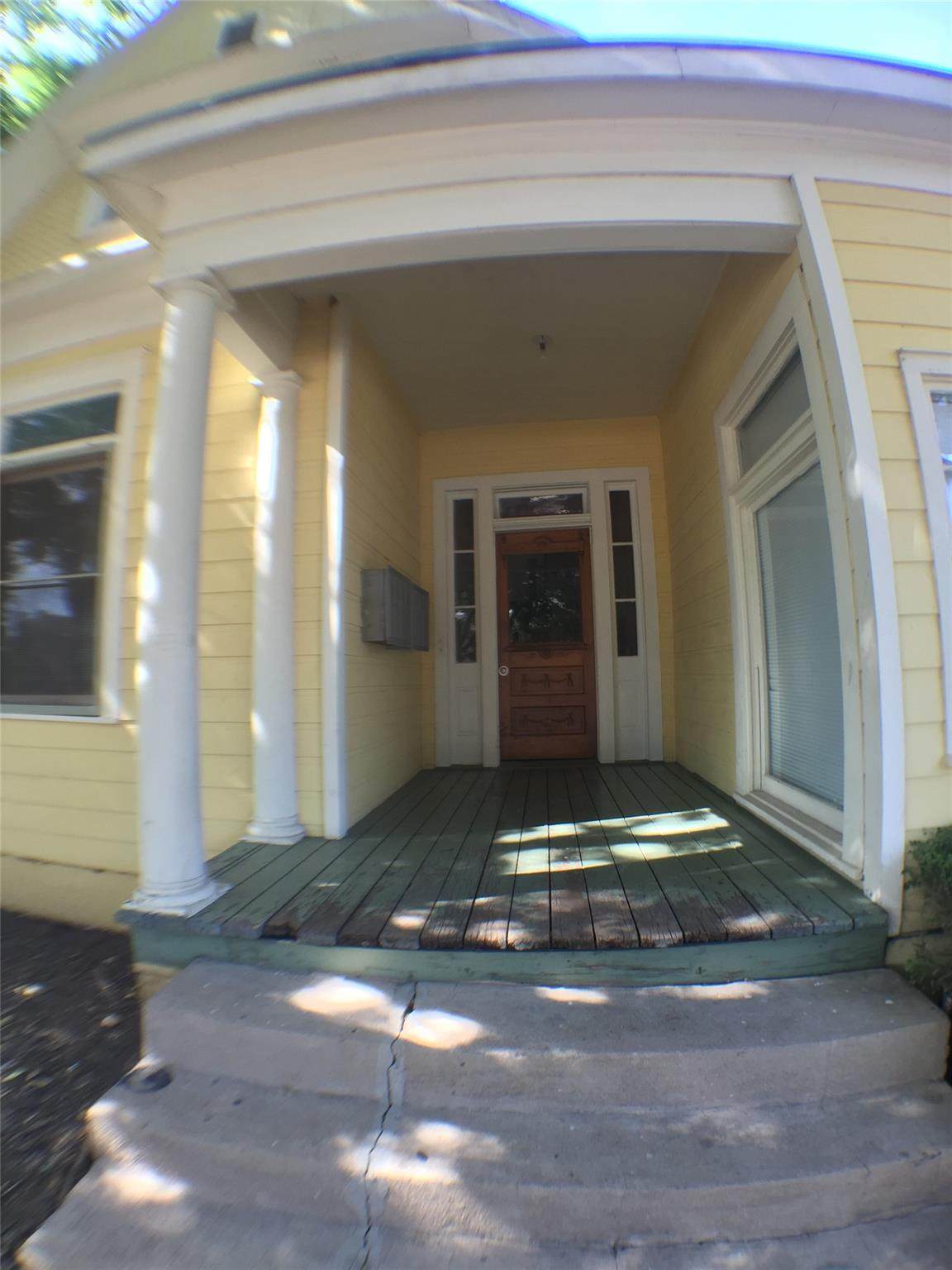 908 22nd St - Photo 1