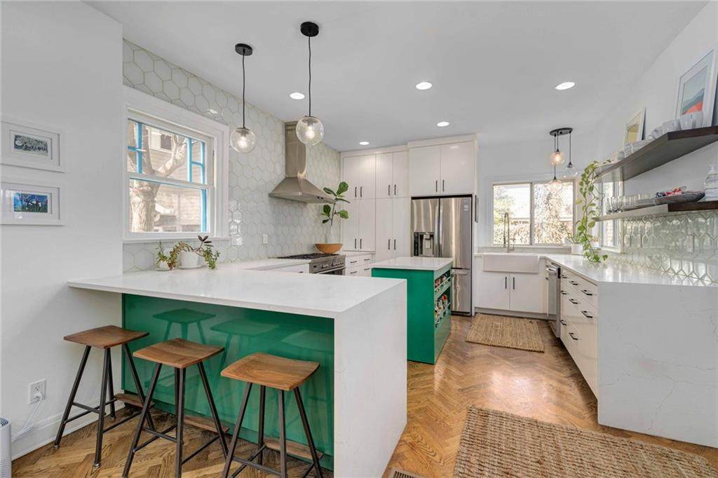 808 Leonard St - Photo 1