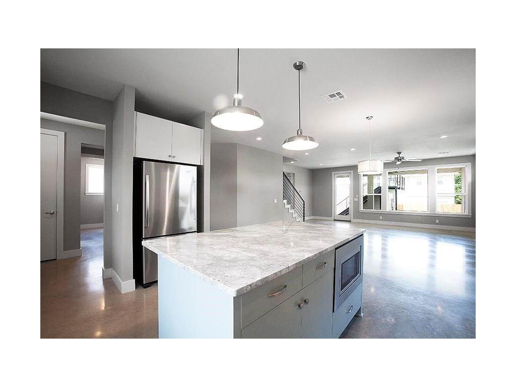 5402 Avenue F - Photo 1