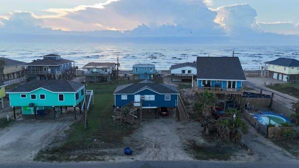 415 Seashell Dr - Photo 1