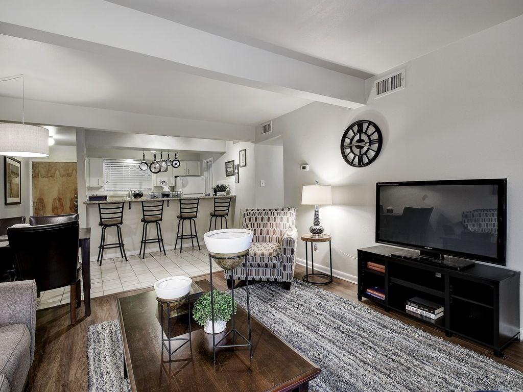 2208 Enfield - Photo 1